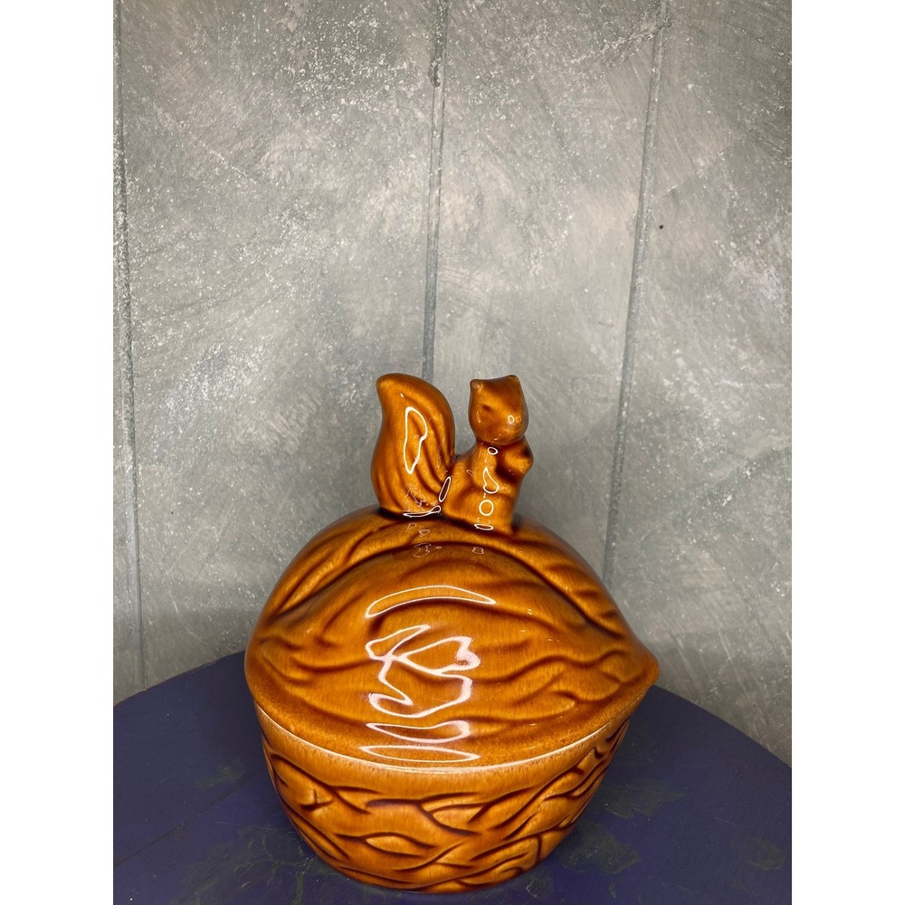Squirrel nut dish